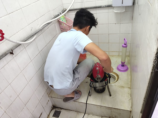 洛江管道堵塞冒臭气 专业师傅现场解决问题